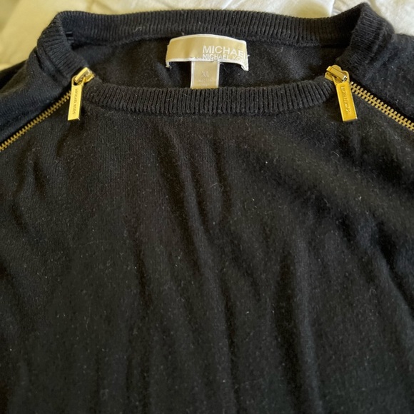 Michael kors sweater with two gold zippers and two front pockets - Picture 2 of 2